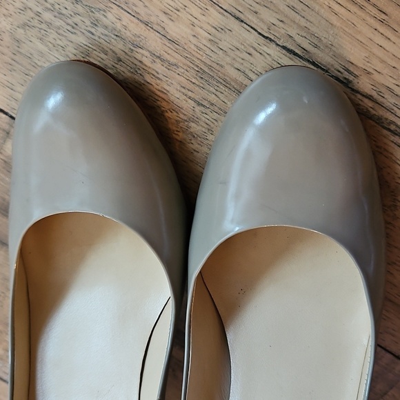 Ann Taylor Taupe Patent Leather Heels - 3.5" Round Toe, Size 7.5M - Picture 10 of 16